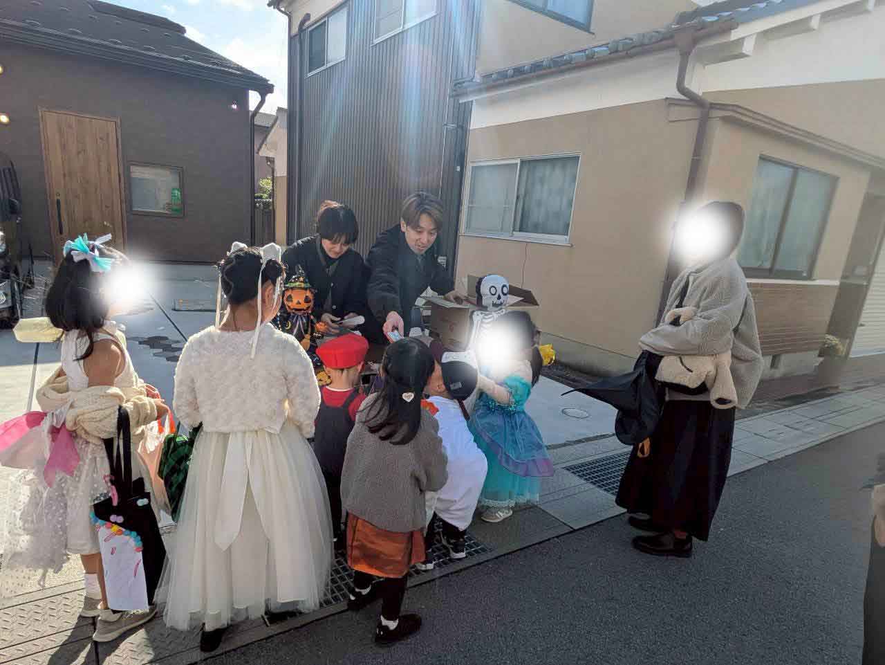 昨年、仮装した子どもたちがお菓子を受け取ったブースの様子
